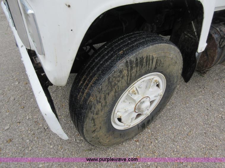 image for item J8681 1987 Ford LNT8000 crane truck