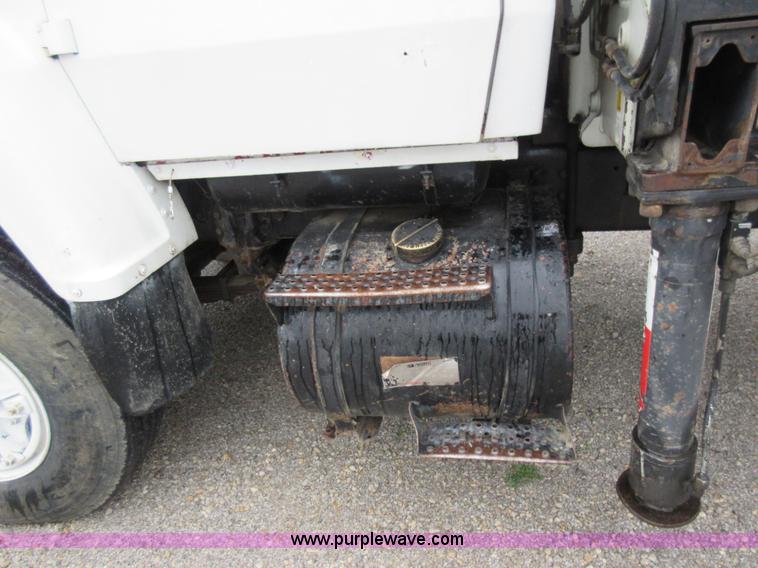 image for item J8681 1987 Ford LNT8000 crane truck
