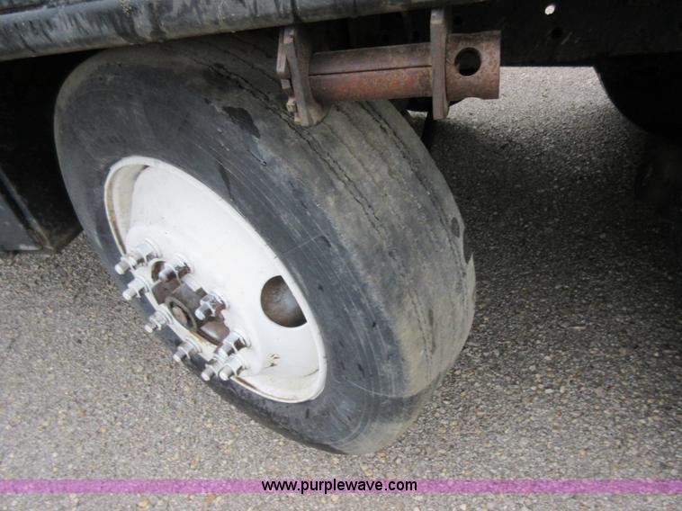 image for item J8681 1987 Ford LNT8000 crane truck