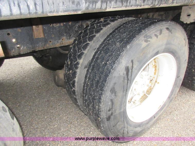 image for item J8681 1987 Ford LNT8000 crane truck