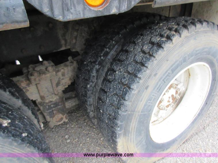 image for item J8681 1987 Ford LNT8000 crane truck