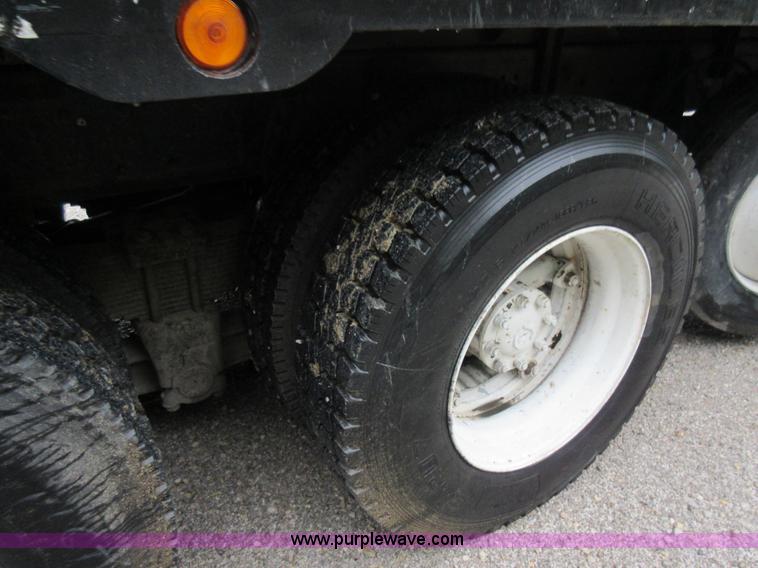 image for item J8681 1987 Ford LNT8000 crane truck