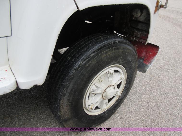 image for item J8681 1987 Ford LNT8000 crane truck