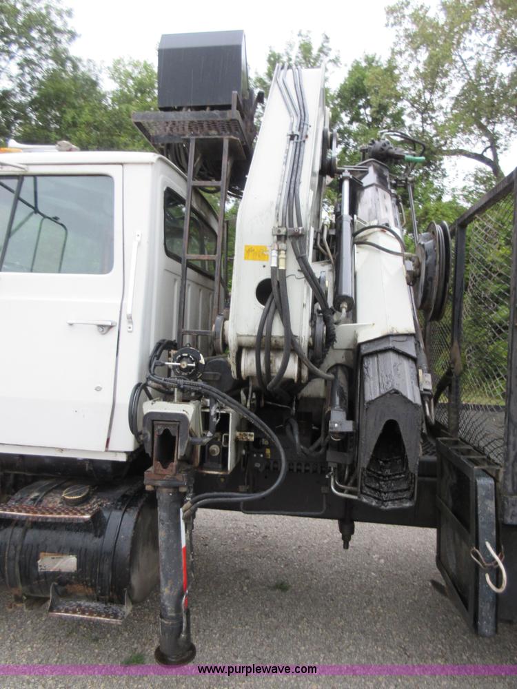 image for item J8681 1987 Ford LNT8000 crane truck
