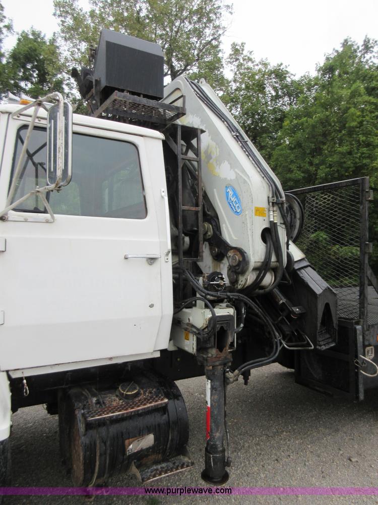 image for item J8681 1987 Ford LNT8000 crane truck
