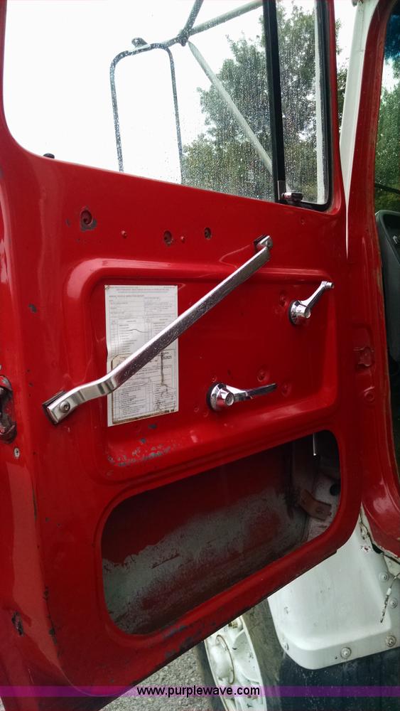 image for item J8681 1987 Ford LNT8000 crane truck