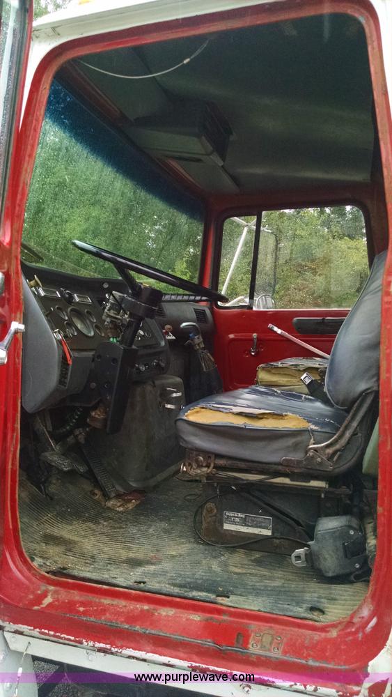 image for item J8681 1987 Ford LNT8000 crane truck