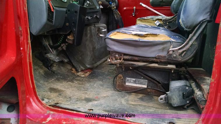 image for item J8681 1987 Ford LNT8000 crane truck