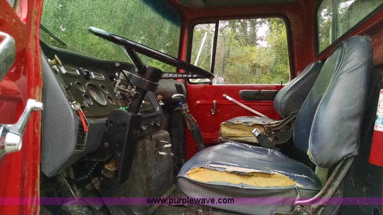 image for item J8681 1987 Ford LNT8000 crane truck