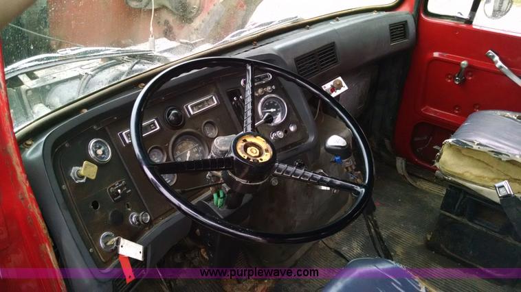 image for item J8681 1987 Ford LNT8000 crane truck