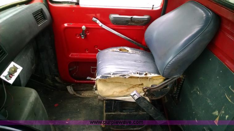 image for item J8681 1987 Ford LNT8000 crane truck