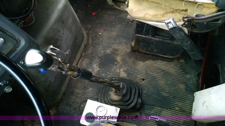 image for item J8681 1987 Ford LNT8000 crane truck