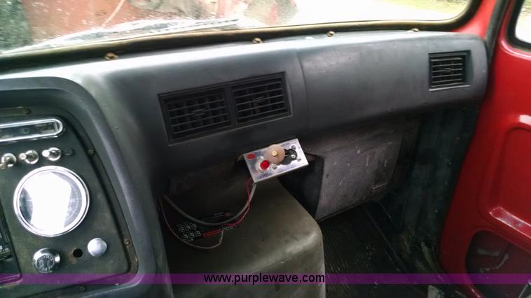 image for item J8681 1987 Ford LNT8000 crane truck