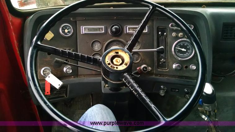 image for item J8681 1987 Ford LNT8000 crane truck