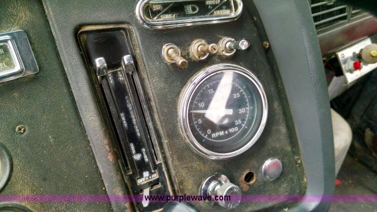 image for item J8681 1987 Ford LNT8000 crane truck