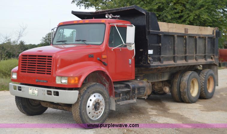 image for item J8682 1996 International 4900 dump truck