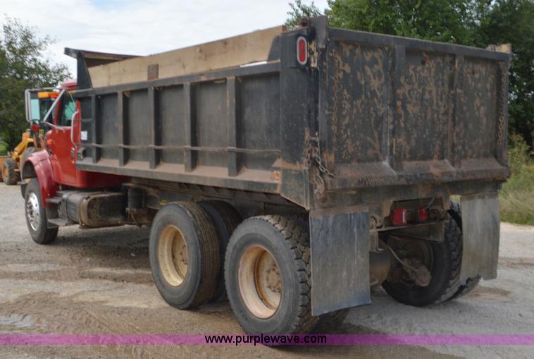 image for item J8682 1996 International 4900 dump truck