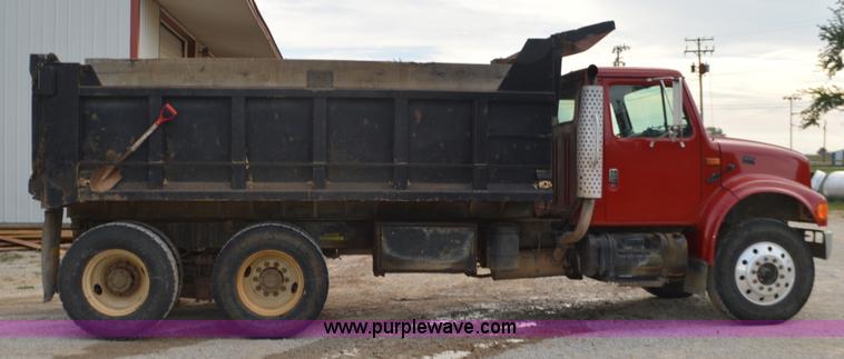 image for item J8682 1996 International 4900 dump truck