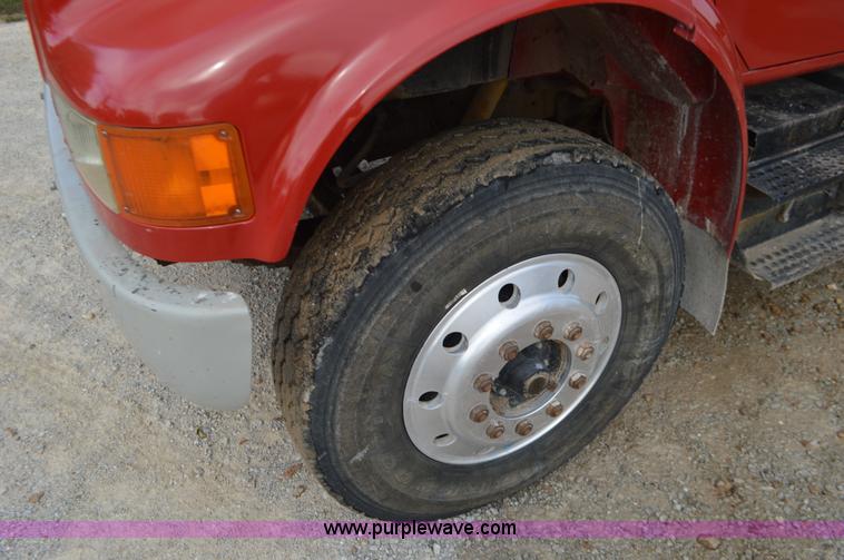 image for item J8682 1996 International 4900 dump truck