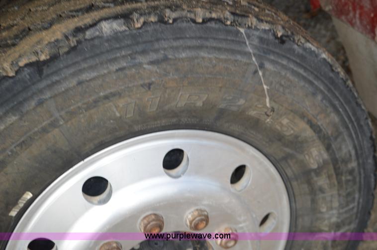 image for item J8682 1996 International 4900 dump truck