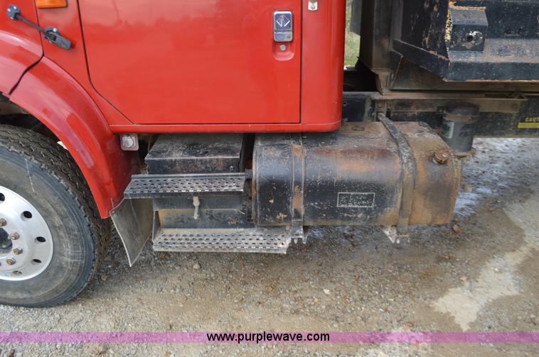 image for item J8682 1996 International 4900 dump truck