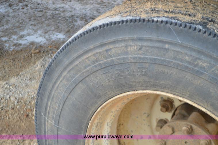 image for item J8682 1996 International 4900 dump truck