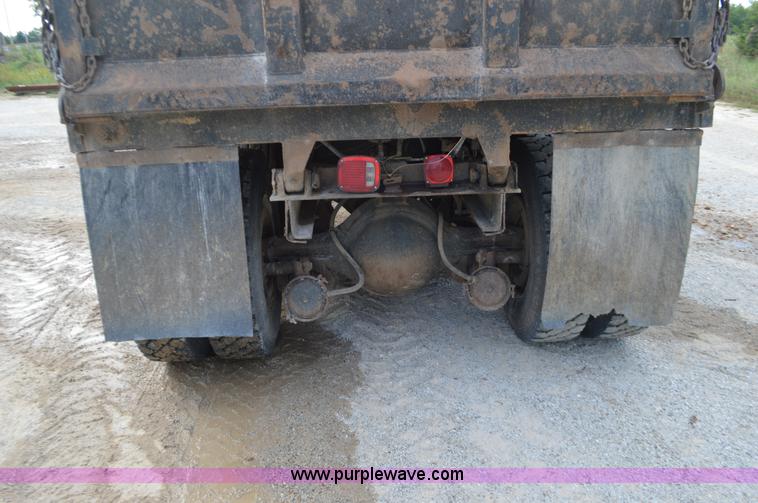image for item J8682 1996 International 4900 dump truck