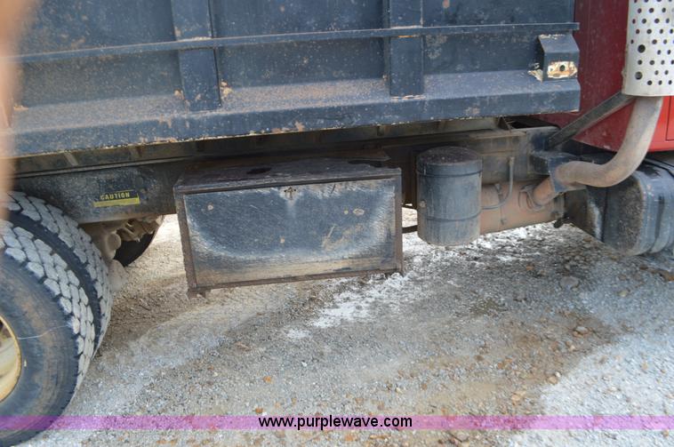 image for item J8682 1996 International 4900 dump truck
