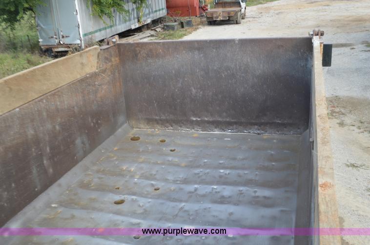 image for item J8682 1996 International 4900 dump truck