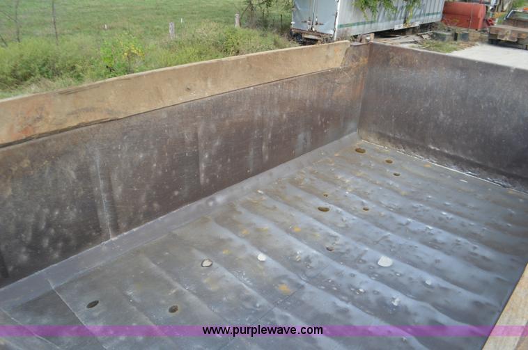 image for item J8682 1996 International 4900 dump truck