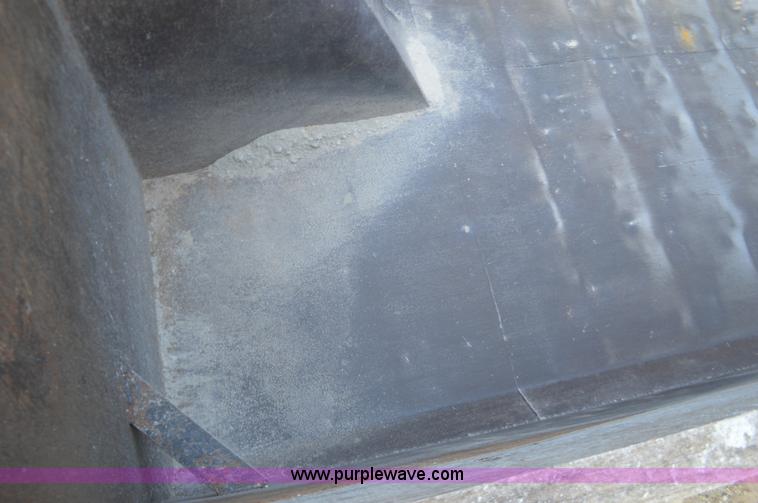 image for item J8682 1996 International 4900 dump truck