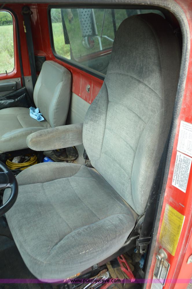 image for item J8682 1996 International 4900 dump truck