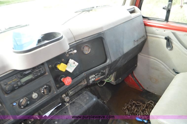 image for item J8682 1996 International 4900 dump truck