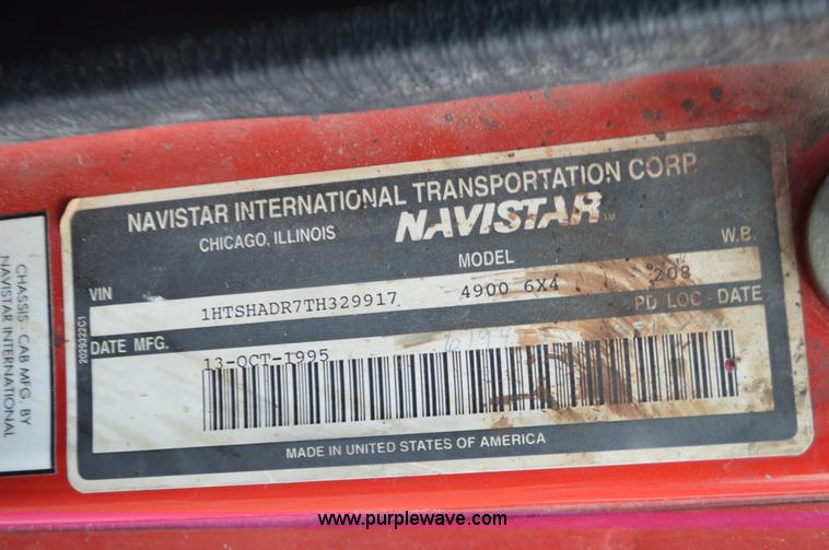 image for item J8682 1996 International 4900 dump truck