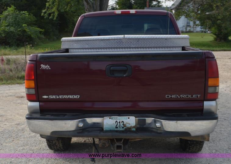 image for item J8683 2000 Chevrolet Silverado 1500 Ext. Cab pickup truck