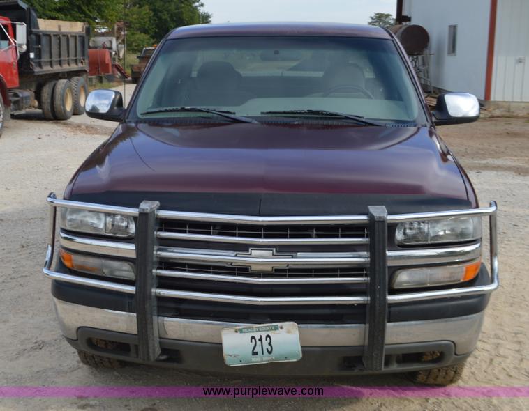 image for item J8683 2000 Chevrolet Silverado 1500 Ext. Cab pickup truck