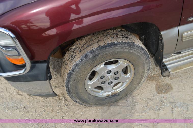 image for item J8683 2000 Chevrolet Silverado 1500 Ext. Cab pickup truck