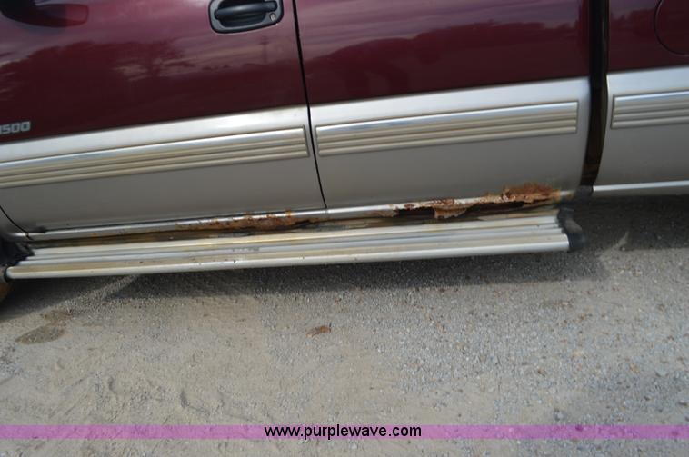 image for item J8683 2000 Chevrolet Silverado 1500 Ext. Cab pickup truck