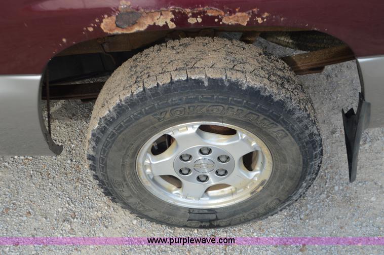 image for item J8683 2000 Chevrolet Silverado 1500 Ext. Cab pickup truck