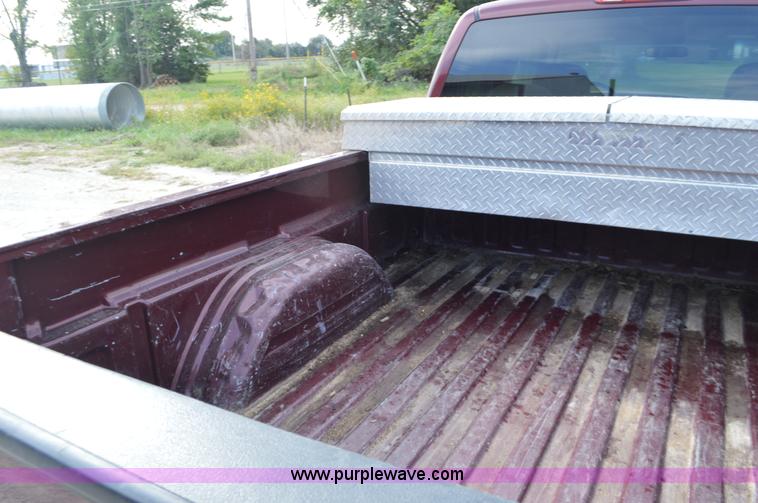 image for item J8683 2000 Chevrolet Silverado 1500 Ext. Cab pickup truck