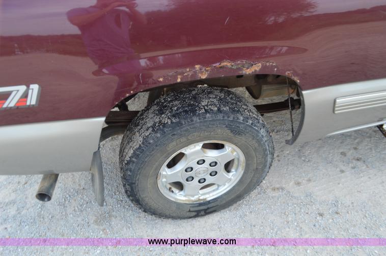 image for item J8683 2000 Chevrolet Silverado 1500 Ext. Cab pickup truck