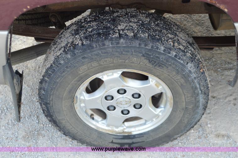 image for item J8683 2000 Chevrolet Silverado 1500 Ext. Cab pickup truck