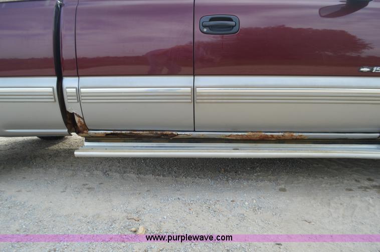 image for item J8683 2000 Chevrolet Silverado 1500 Ext. Cab pickup truck