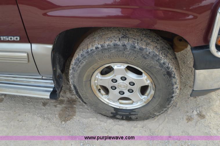 image for item J8683 2000 Chevrolet Silverado 1500 Ext. Cab pickup truck