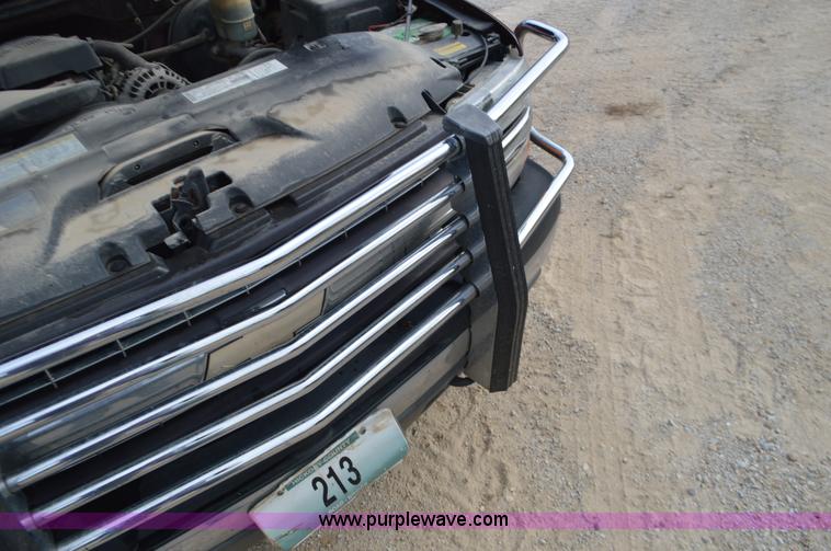 image for item J8683 2000 Chevrolet Silverado 1500 Ext. Cab pickup truck