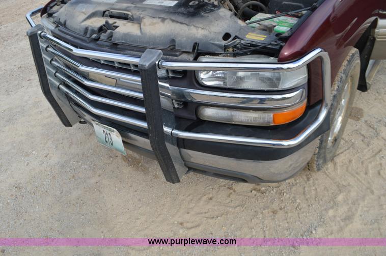 image for item J8683 2000 Chevrolet Silverado 1500 Ext. Cab pickup truck