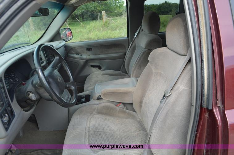 image for item J8683 2000 Chevrolet Silverado 1500 Ext. Cab pickup truck