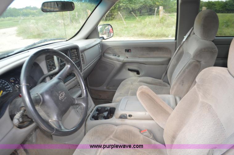 image for item J8683 2000 Chevrolet Silverado 1500 Ext. Cab pickup truck