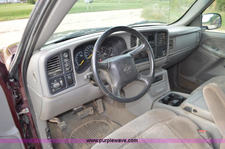 image for item J8683 2000 Chevrolet Silverado 1500 Ext. Cab pickup truck