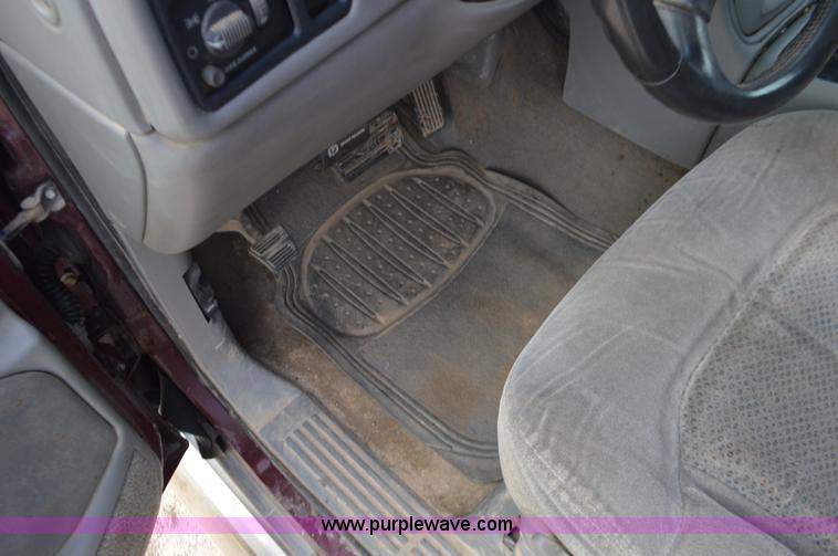 image for item J8683 2000 Chevrolet Silverado 1500 Ext. Cab pickup truck